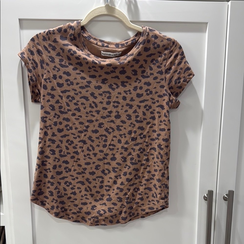 Abercrombie & Fitch Leopard Print Short Sleeve Top - Brown small